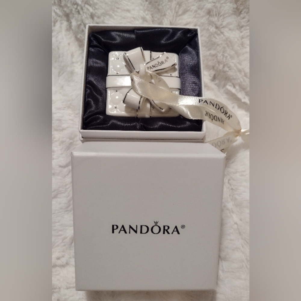 2016 Pandora Christmas Present Gift Tree Ornament